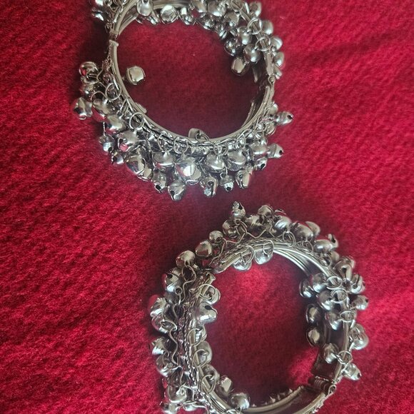 Bellydancing silver with bells jingling bracelet antique style - Picture 3 of 4